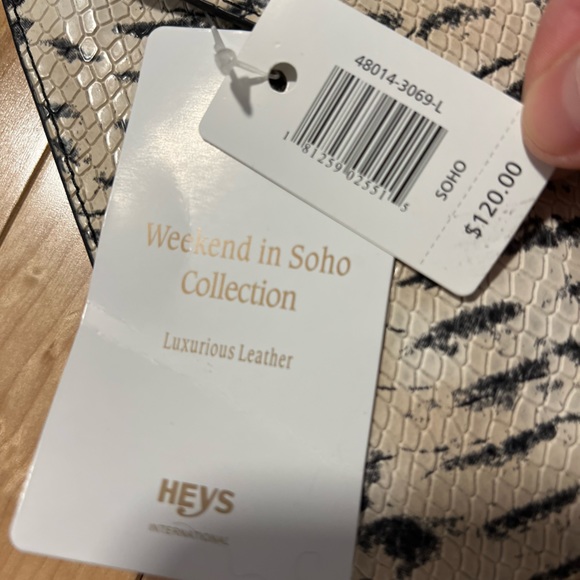 Heys clutch Hand Bag - Picture 3 of 3